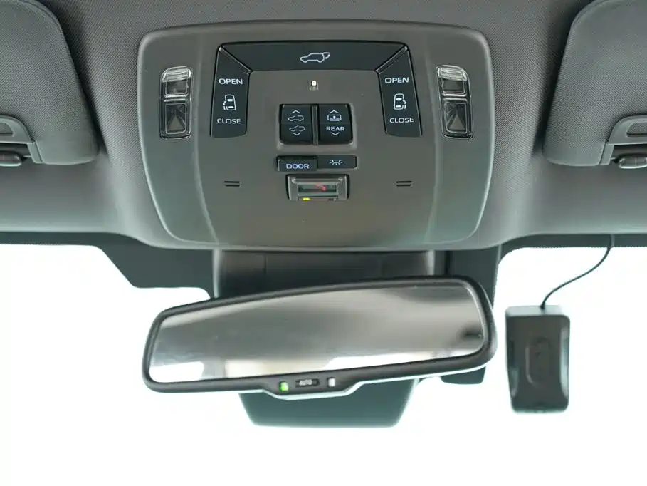 Toyota Sienna 2021 2.5L Hybrid Ultimate Edition фото 21