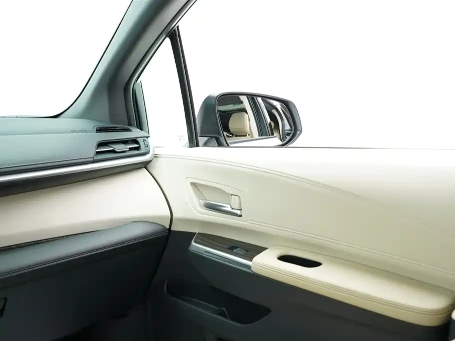 Toyota Sienna 2021 2.5L Hybrid Ultimate Edition фото 18