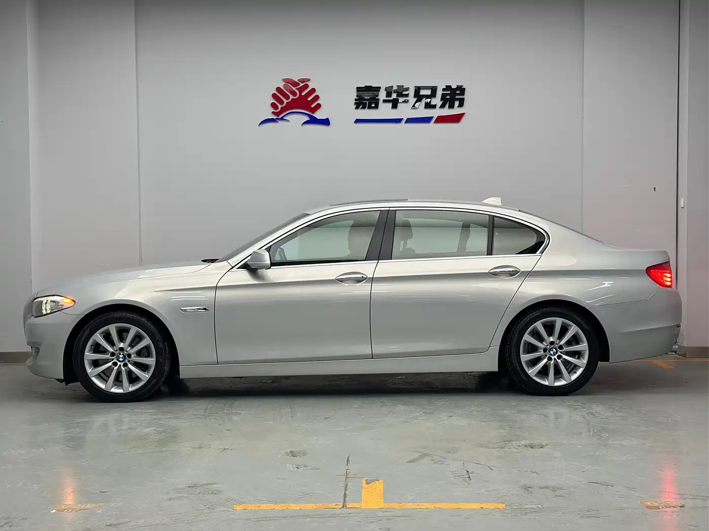 BMW 5 Series 2011 535Li Luxury фото 9