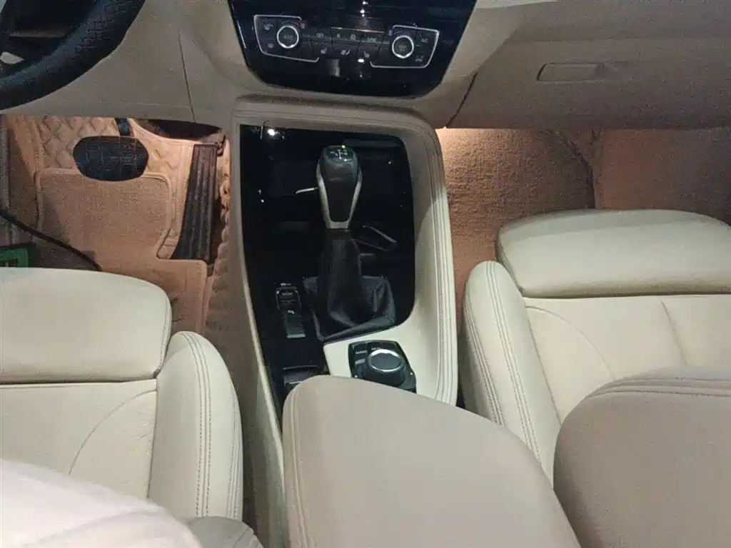 BMW X1 2016 sDrive18Li Luxury Model фото 14