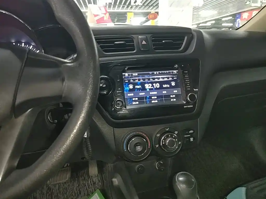 Kia K2 2012 Hatchback 1.4L AT GLS Commemorative Edition фото 13