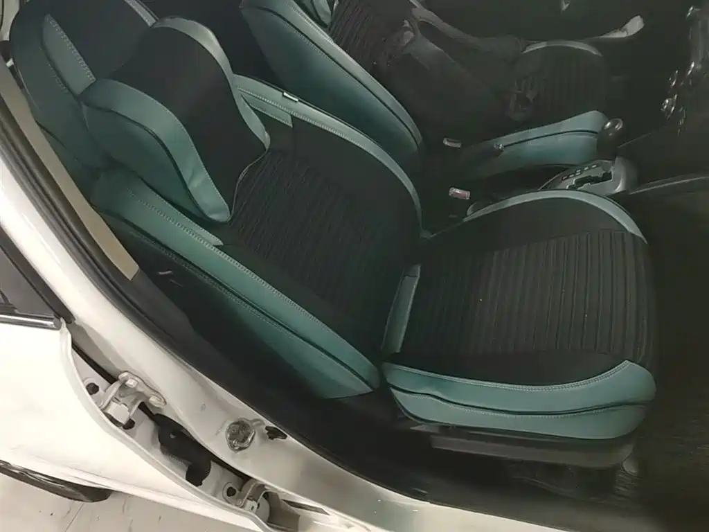 Kia K2 2012 Hatchback 1.4L AT GLS Commemorative Edition фото 25