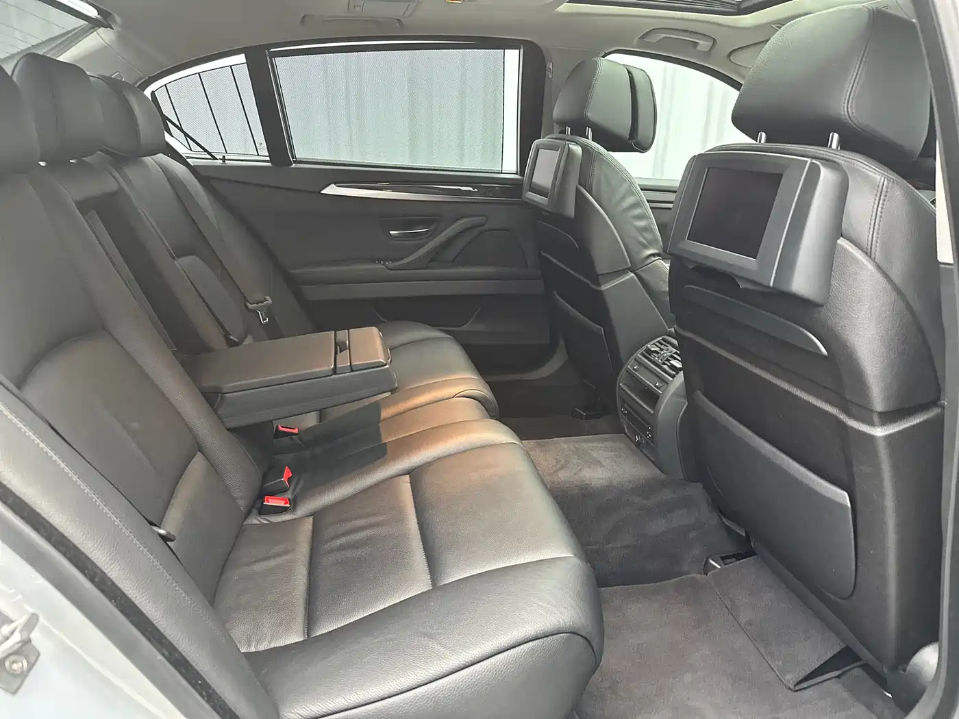 BMW 5 Series 2011 535Li Luxury фото 35