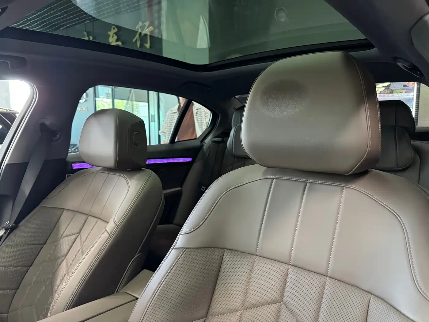 BMW 5 Series 2025 530Li Leading M Sport Package фото 9