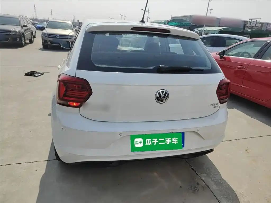 VOLKSWAGEN POLO