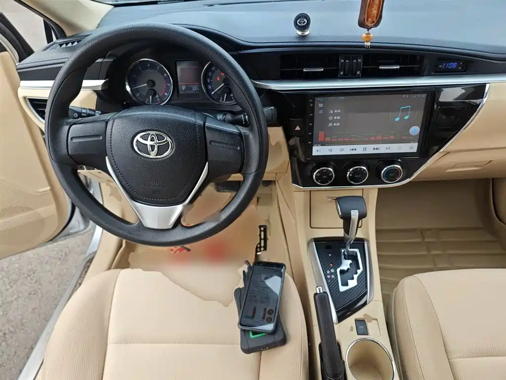 Toyota Corolla 2014 1.6L CVT GL-i фото 10