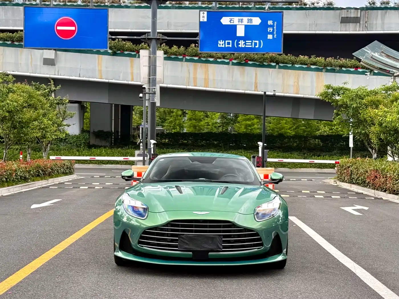 Aston Martin Aston Martin DB12 2023 4.0T V8 Coupe