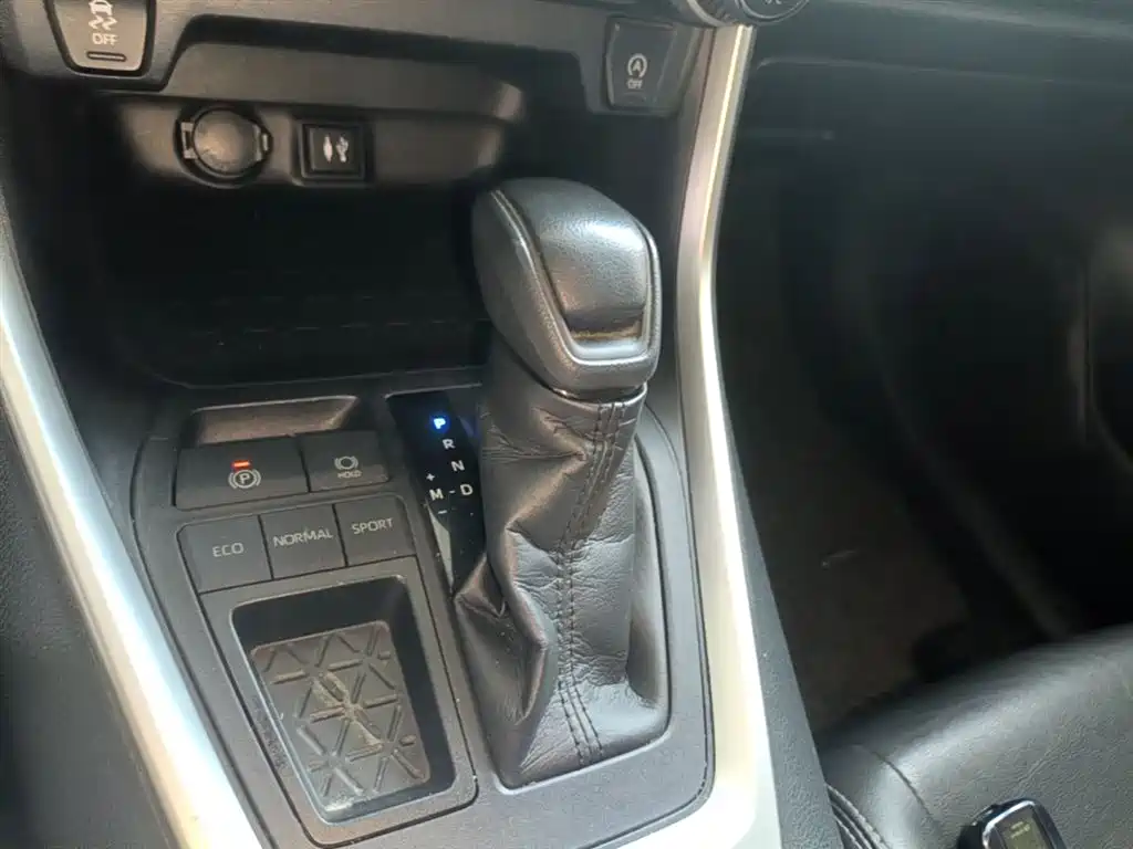 Toyota Wildlander 2020 2.0L CVT 2WD Luxury Edition фото 14