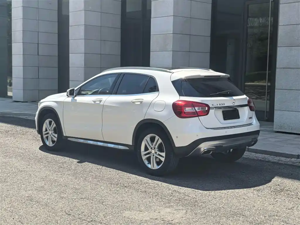 Mercedes-Benz GLA 2016 GLA 200 Dynamic фото 12