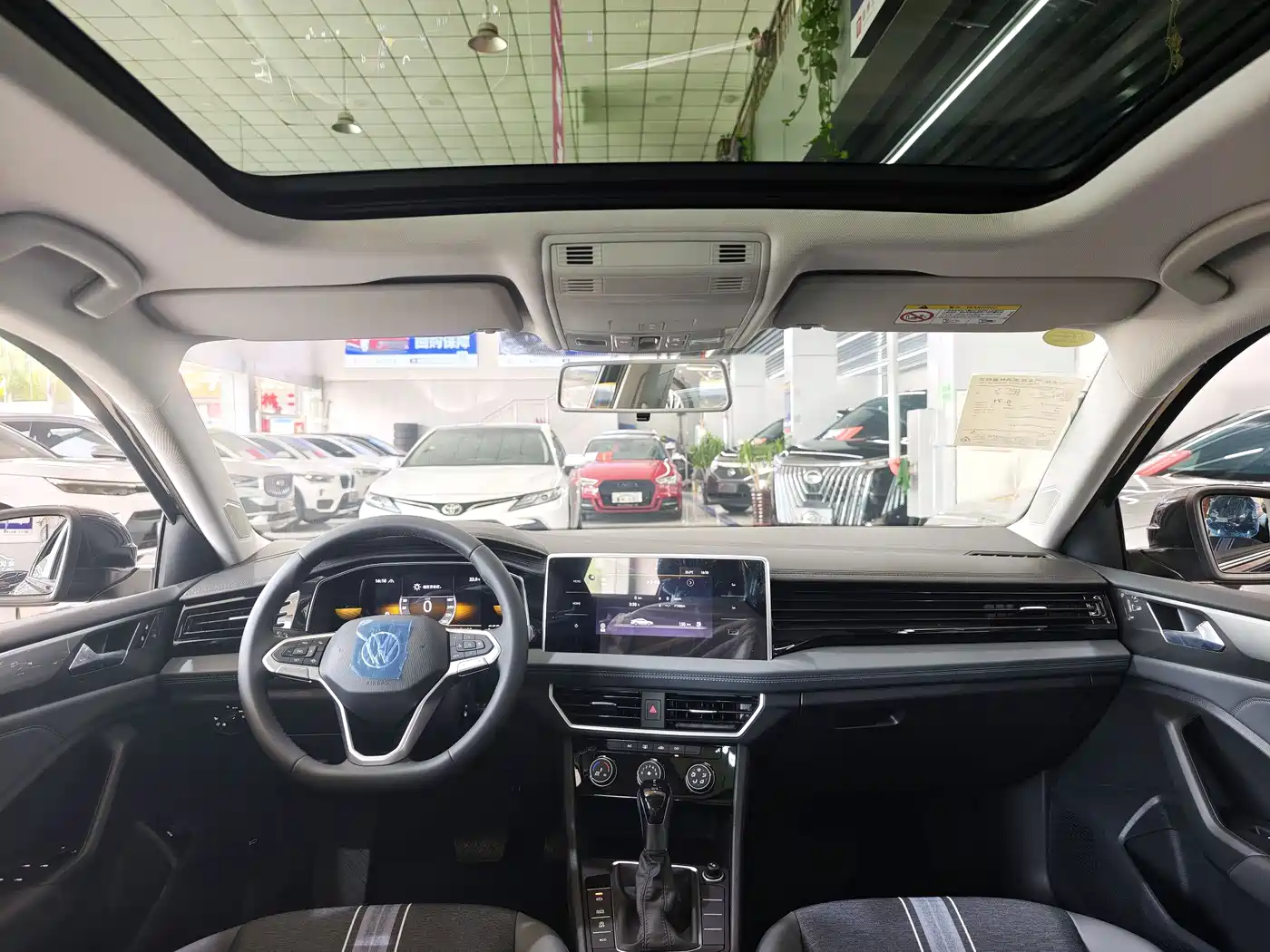 Volkswagen Sagitar 2025 Model Year Facelift 200TSI DSG Soaring Edition фото 6