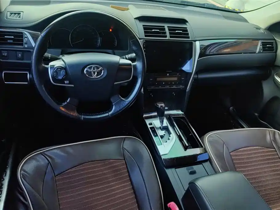 Toyota Camry 2015 2.0G Leading Edition фото 12