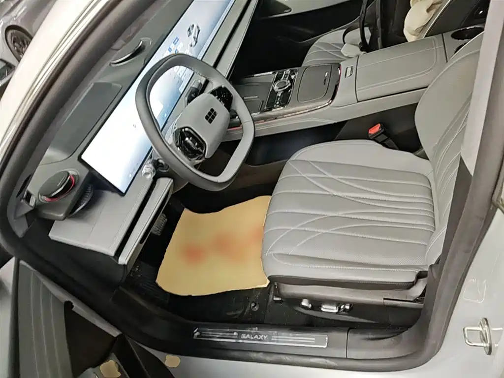 Geely Galaxy Galaxy E8 2025 700km Long Voyage Smart Drive Edition фото 15