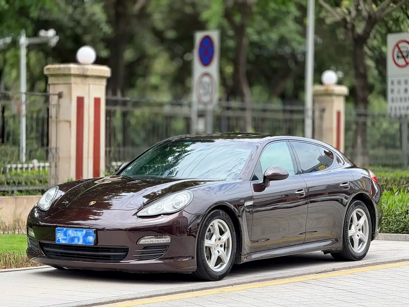 Porsche Panamera 2013 Panamera Platinum Edition 3.6L