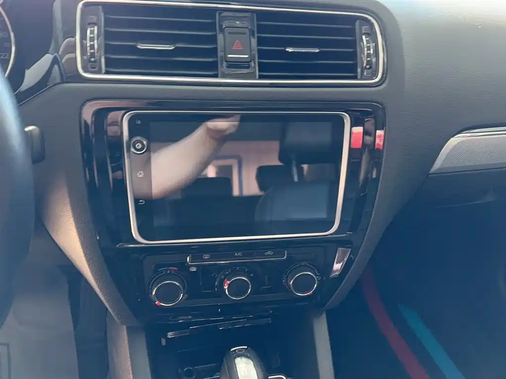 Volkswagen Sagitar 2017 1.6L Automatic Comfort фото 10