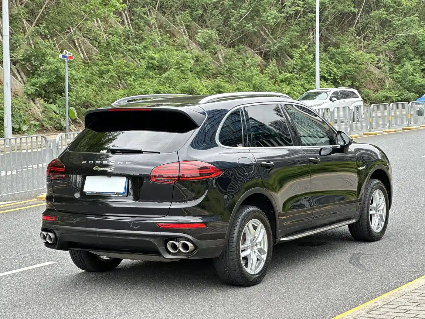 Porsche Cayenne New Energy 2016 Cayenne S E-Hybrid 3.0T фото 8
