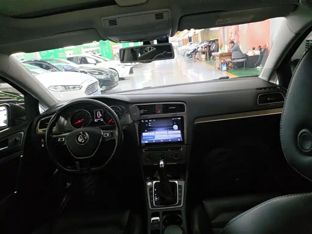 Volkswagen Golf 2016 230TSI Automatic Luxury фото 10