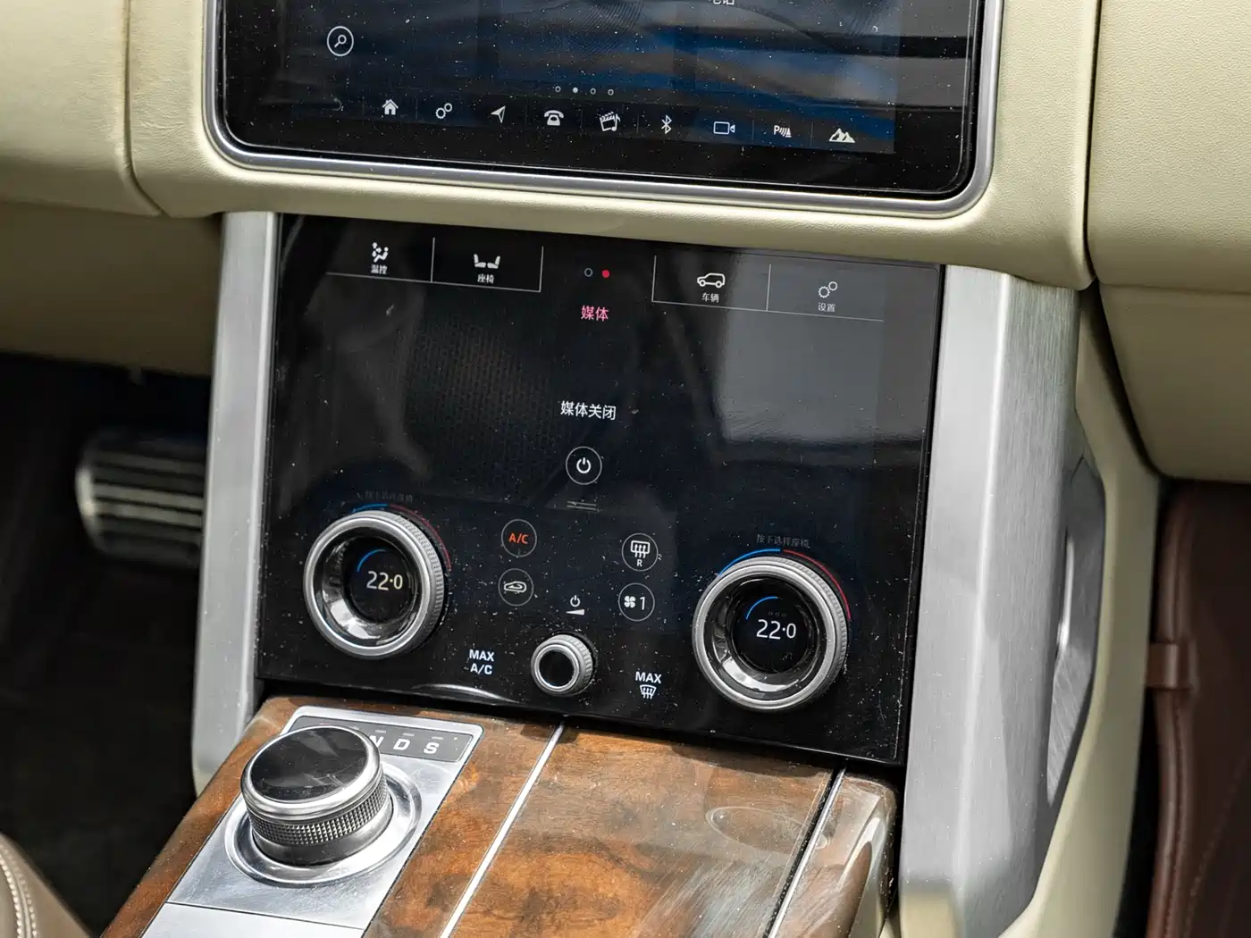 Land Rover Range Rover 2021 3.0 L6 Heritage Extended Classic Edition фото 12