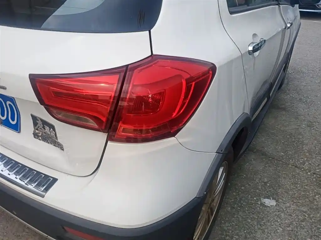 Haval H1 2015 1.5L Manual Urban фото 8