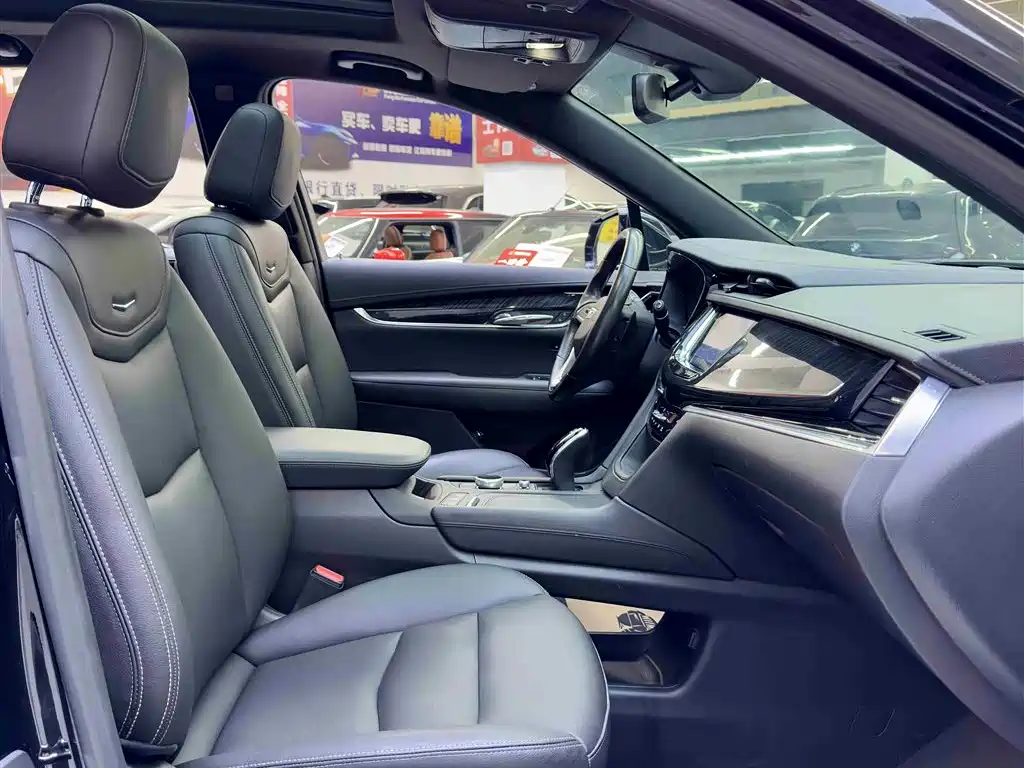 CADILLAC XT6