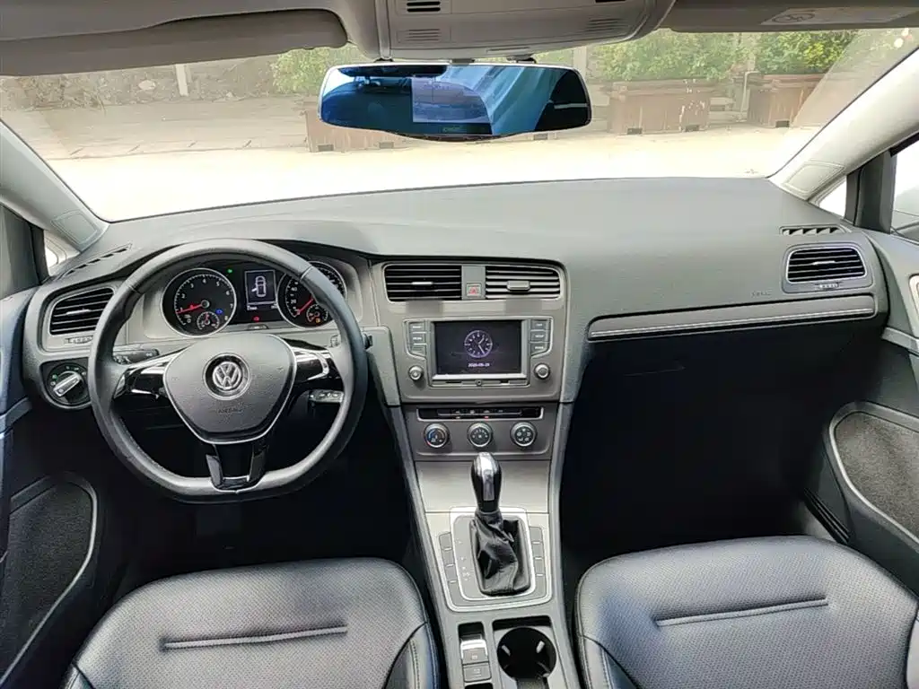 Volkswagen Golf 2016 230TSI Automatic Comfort фото 10