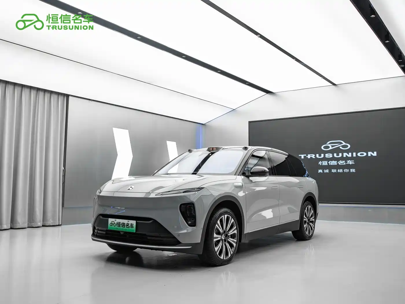 Nio ES8