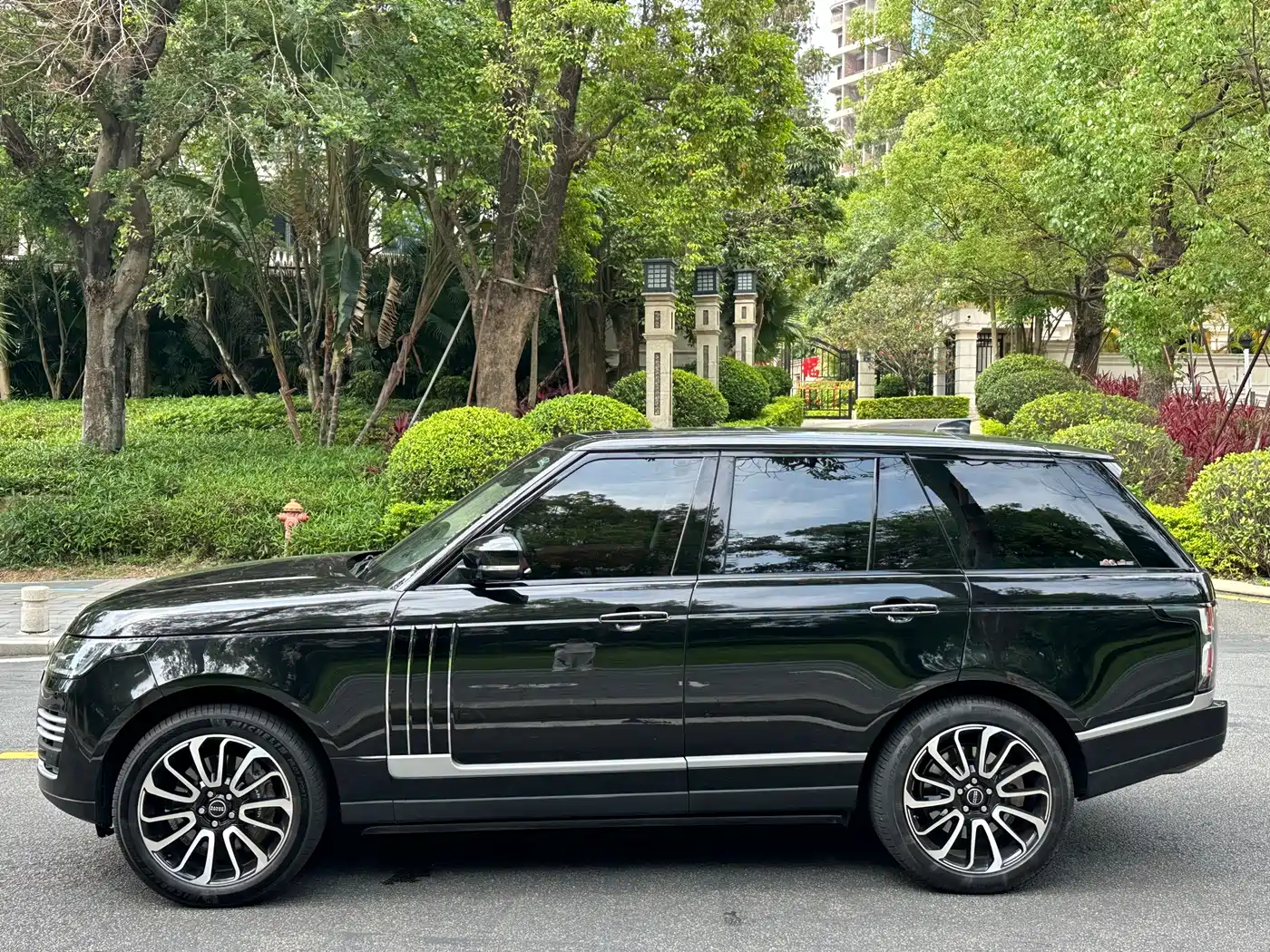 Land Rover Range Rover 2019 3.0 SCV6 Heritage Edition фото 6
