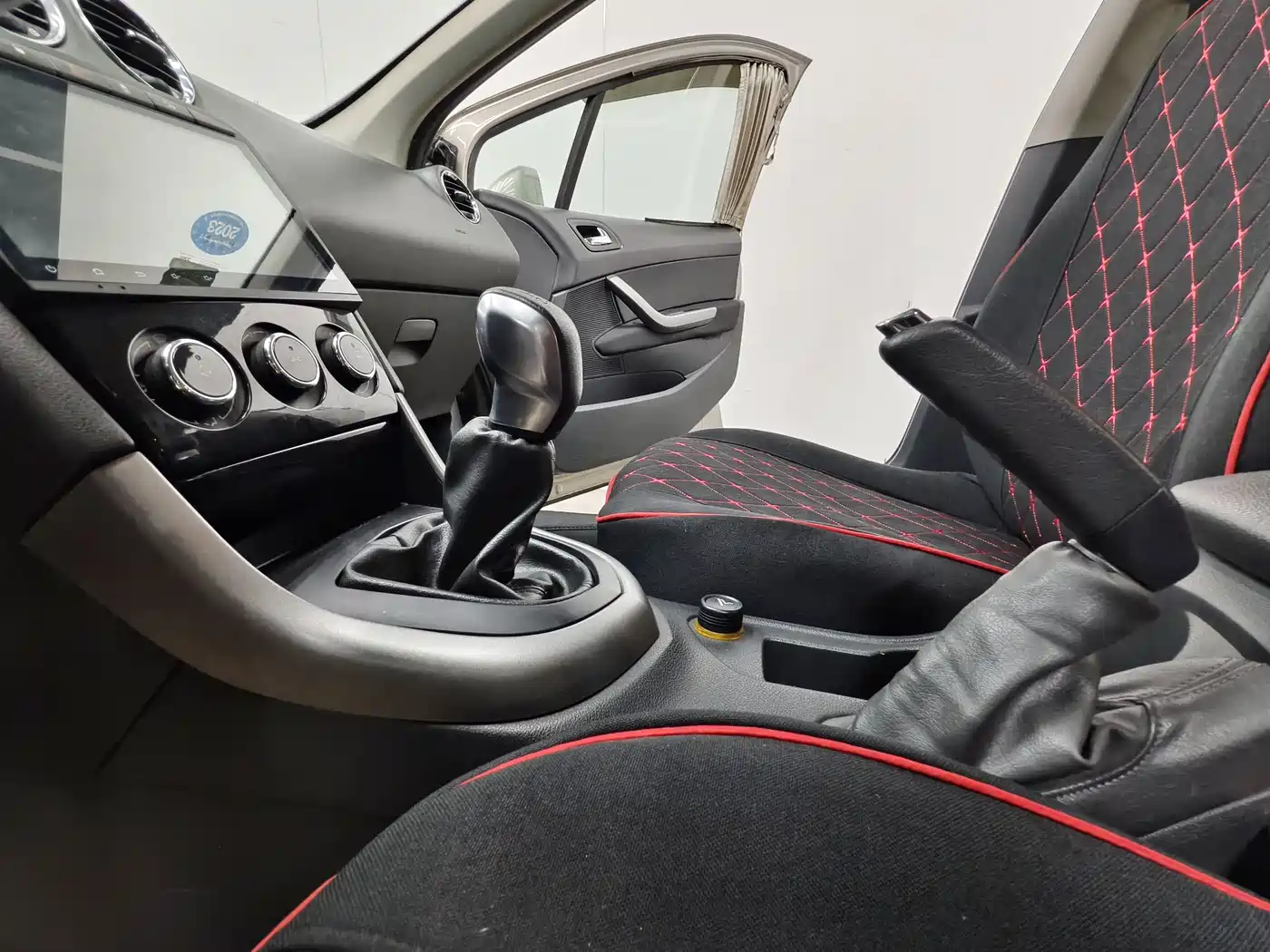 Peugeot 408 2013 2.0L Manual Comfort Edition фото 11