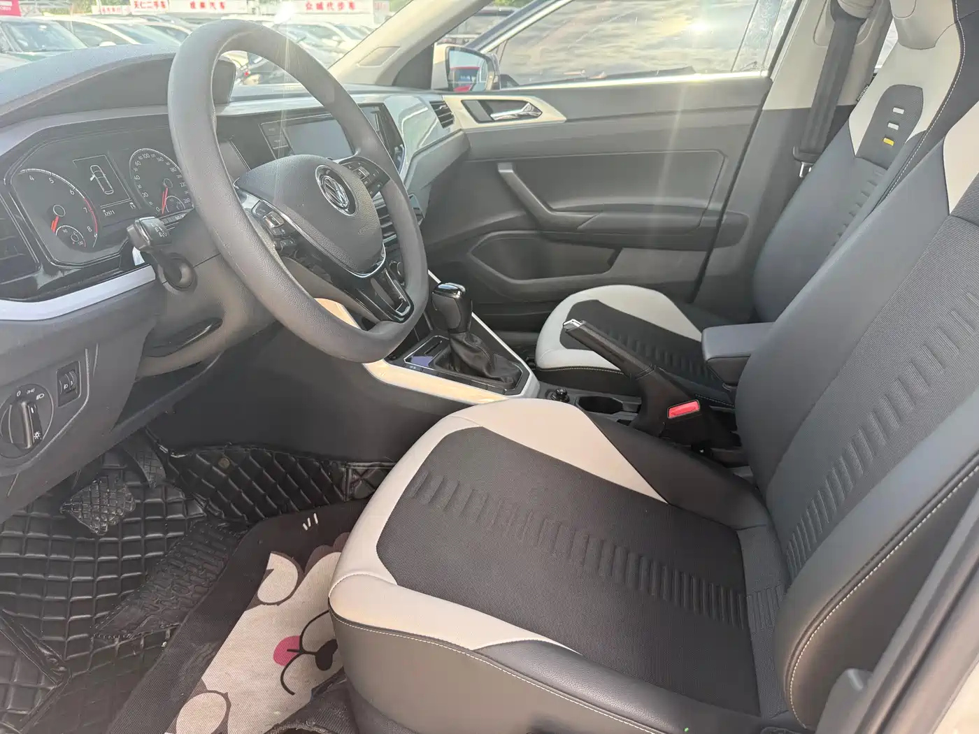 Volkswagen Polo 2021 Plus 1.5L Automatic Panorama Enjoyment Edition фото 4