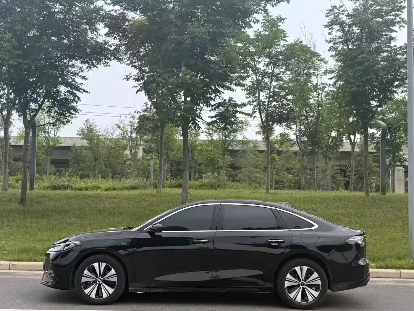 Geely Galaxy Galaxy A7 2025 EM-i 150km Long Voyage Edition фото 3