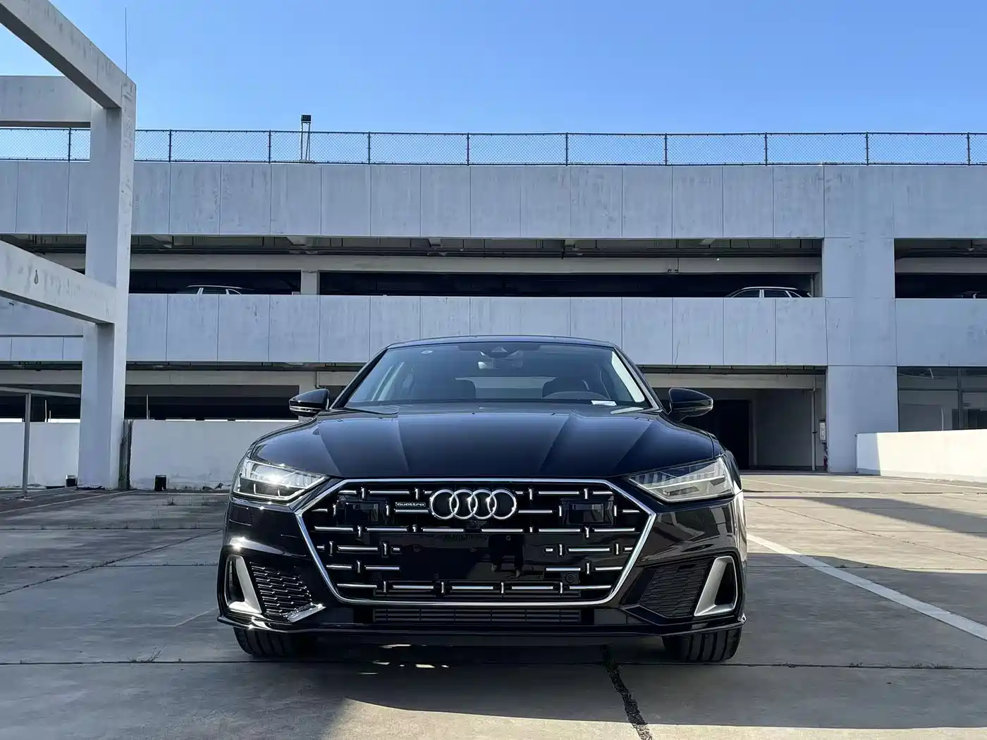 Audi A7L 2025 Model Year 45 TFSI quattro Premium фото 2