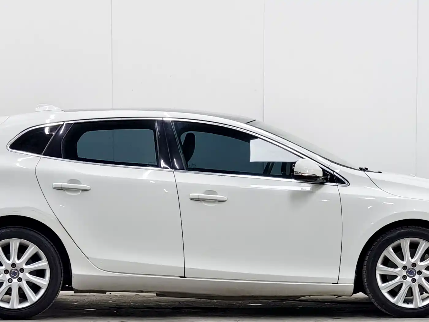 Volvo V40 2013 2.0T Elegance Edition фото 8
