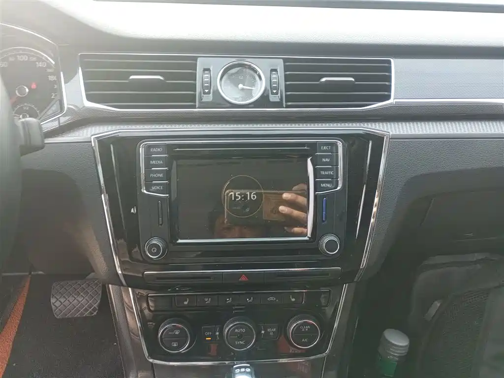 Volkswagen Passat 2017 330TSI DSG Luxury фото 13