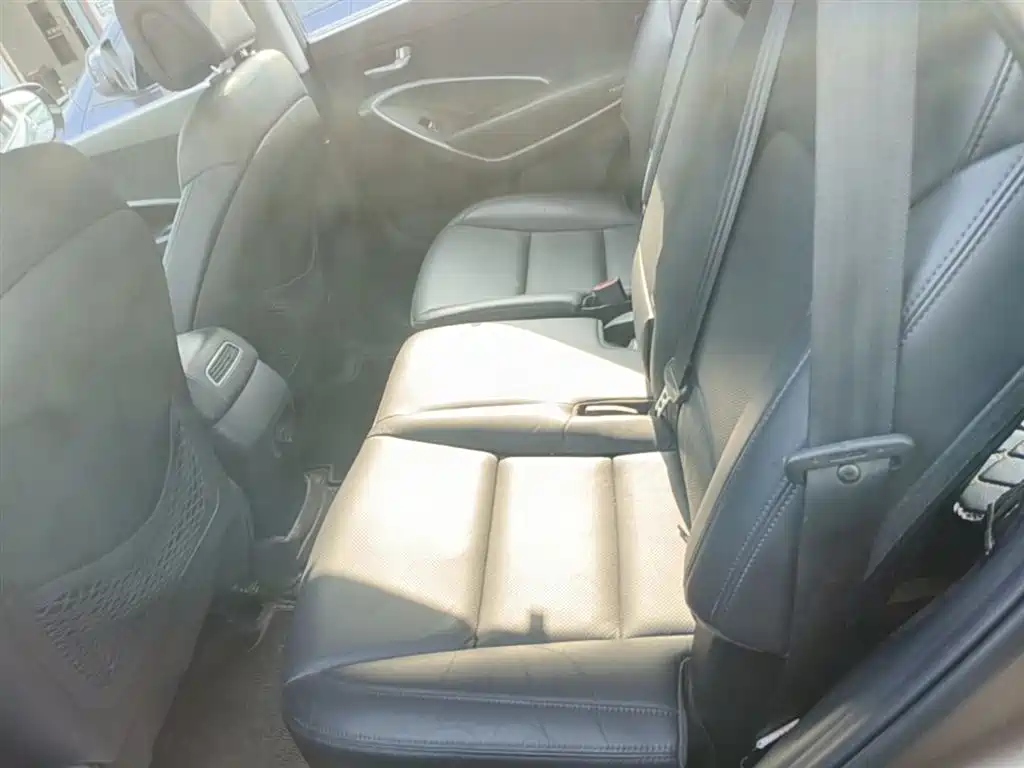 Hyundai Santa Fe 2015 2.0T Automatic 4WD Smart 7-seater фото 17