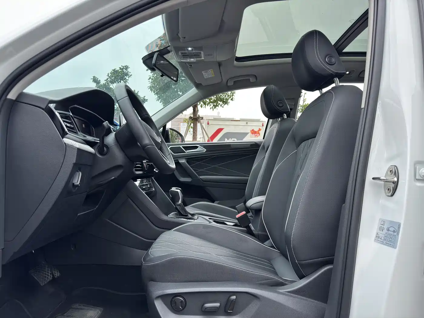 Volkswagen Tiguan L 2025 Model 300TSI Auto 2WD Dragon Edition фото 8