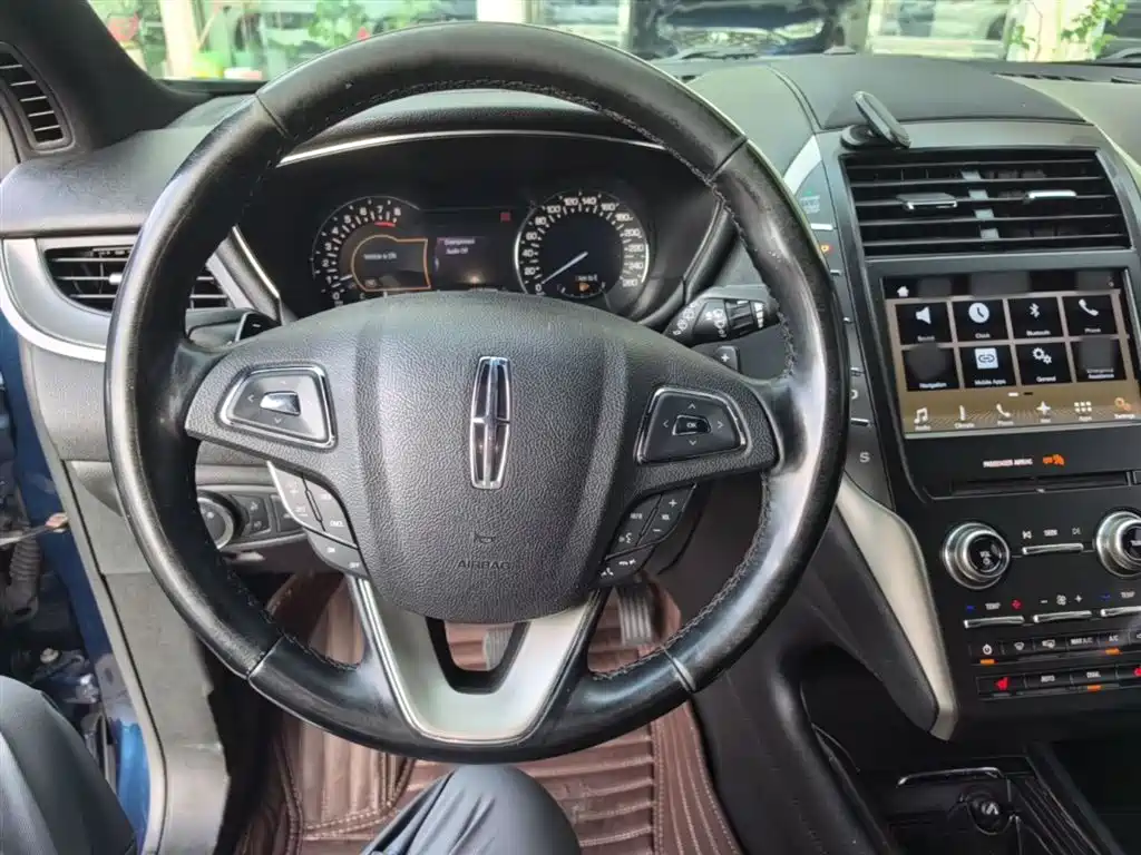 Фото 10 - Lincoln MKC
