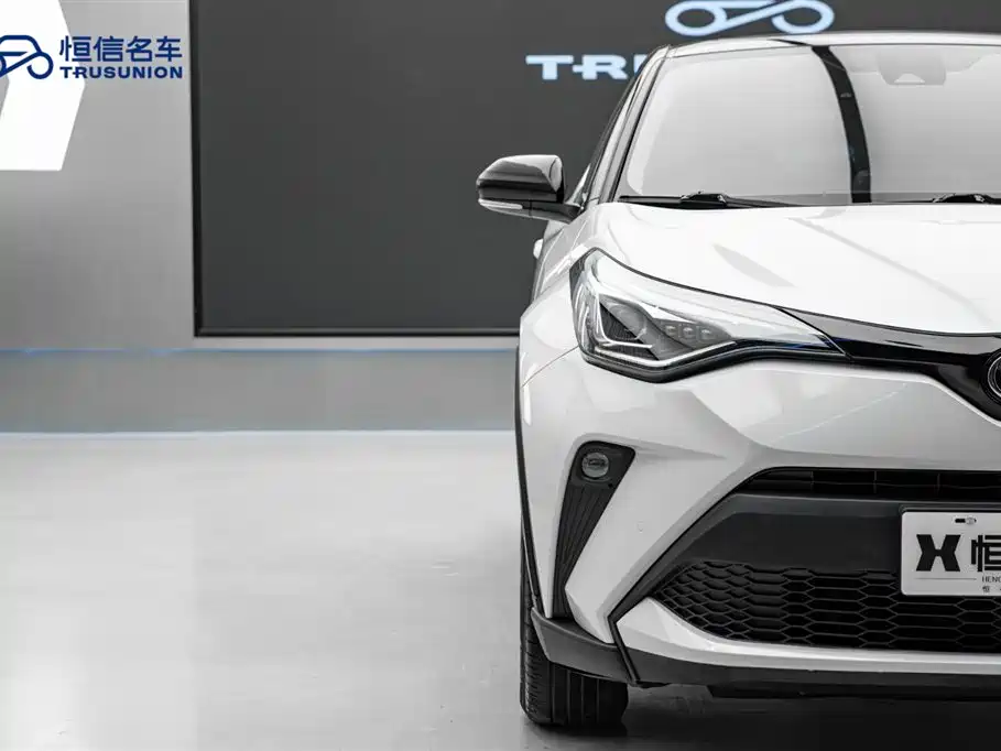 Toyota C-HR 2021 2.0L Luxury Edition фото 8