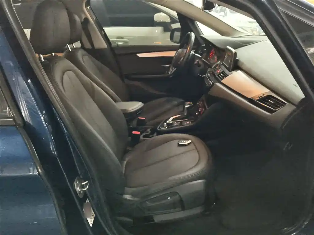 BMW 2 Series Touring 2016 218i Fashion Model фото 20