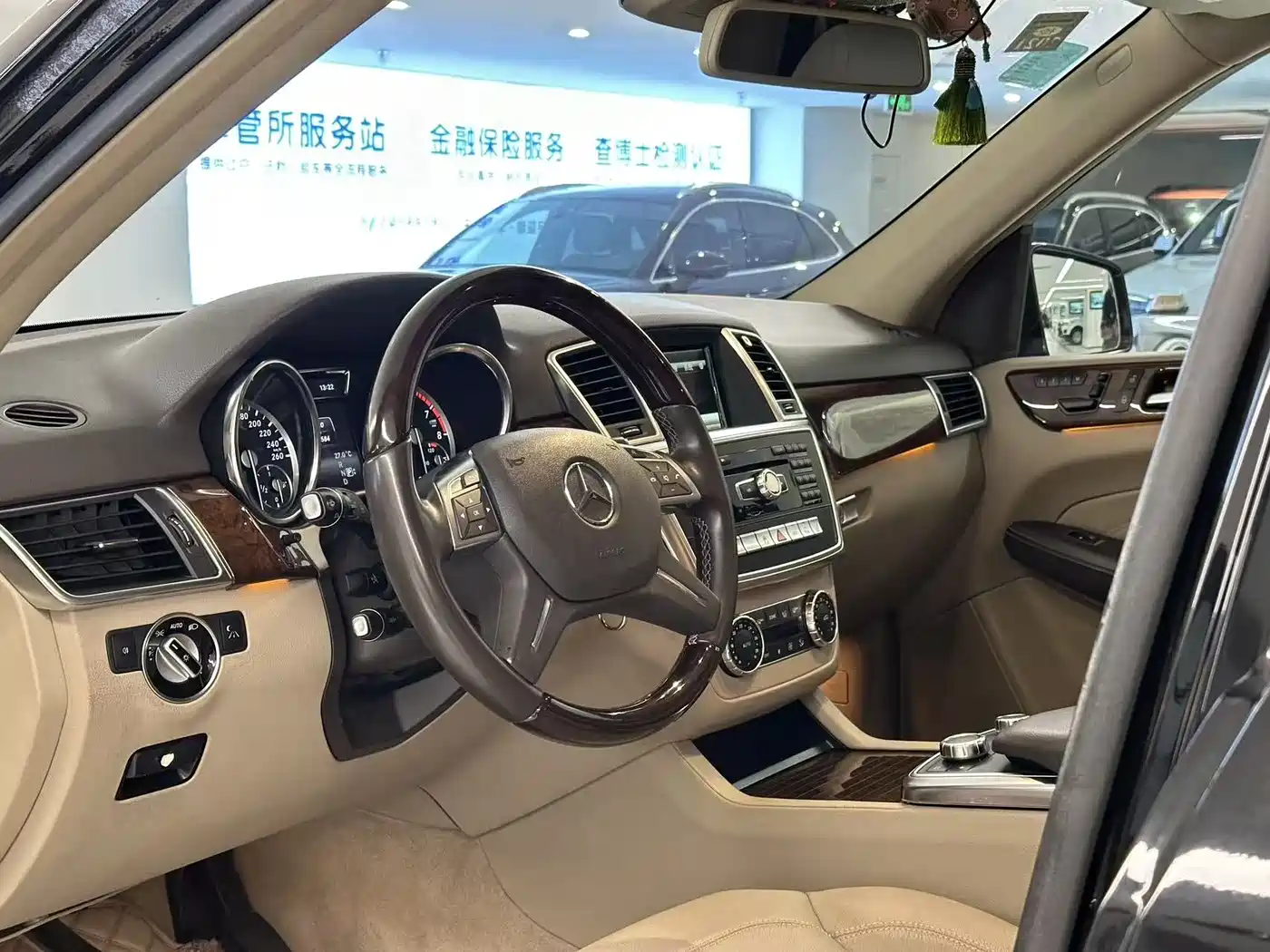 Mercedes-Benz M-Class 2014 ML 400 4MATIC Luxury фото 8
