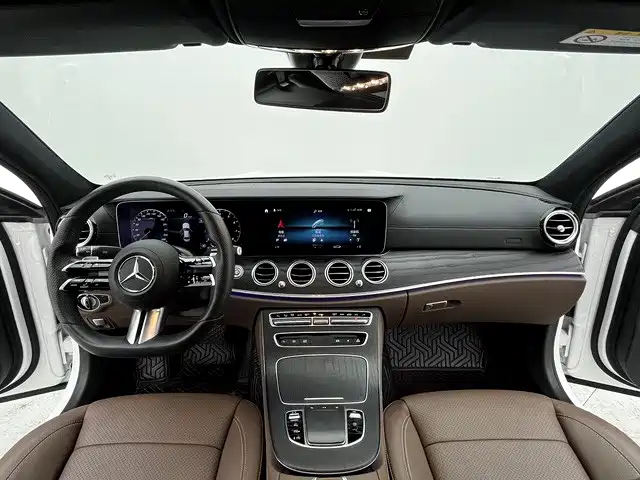 Photo 9 - Mercedes-Benz E-Class
