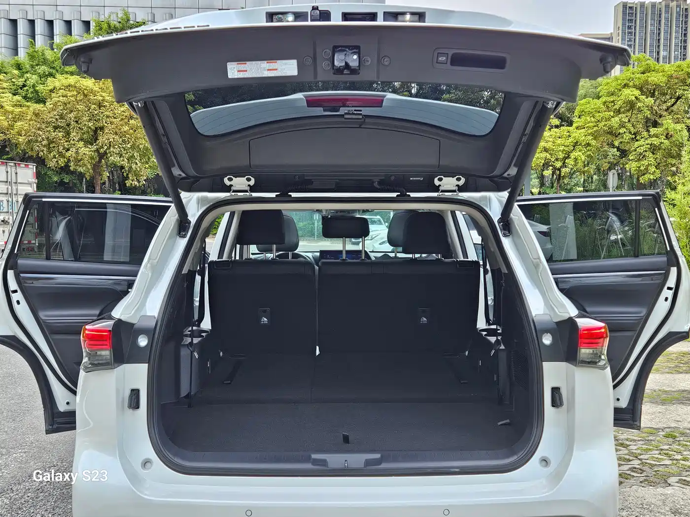 Toyota Highlander 2022 Dual Engine 2.5L 2WD Premium 7-Seater фото 22