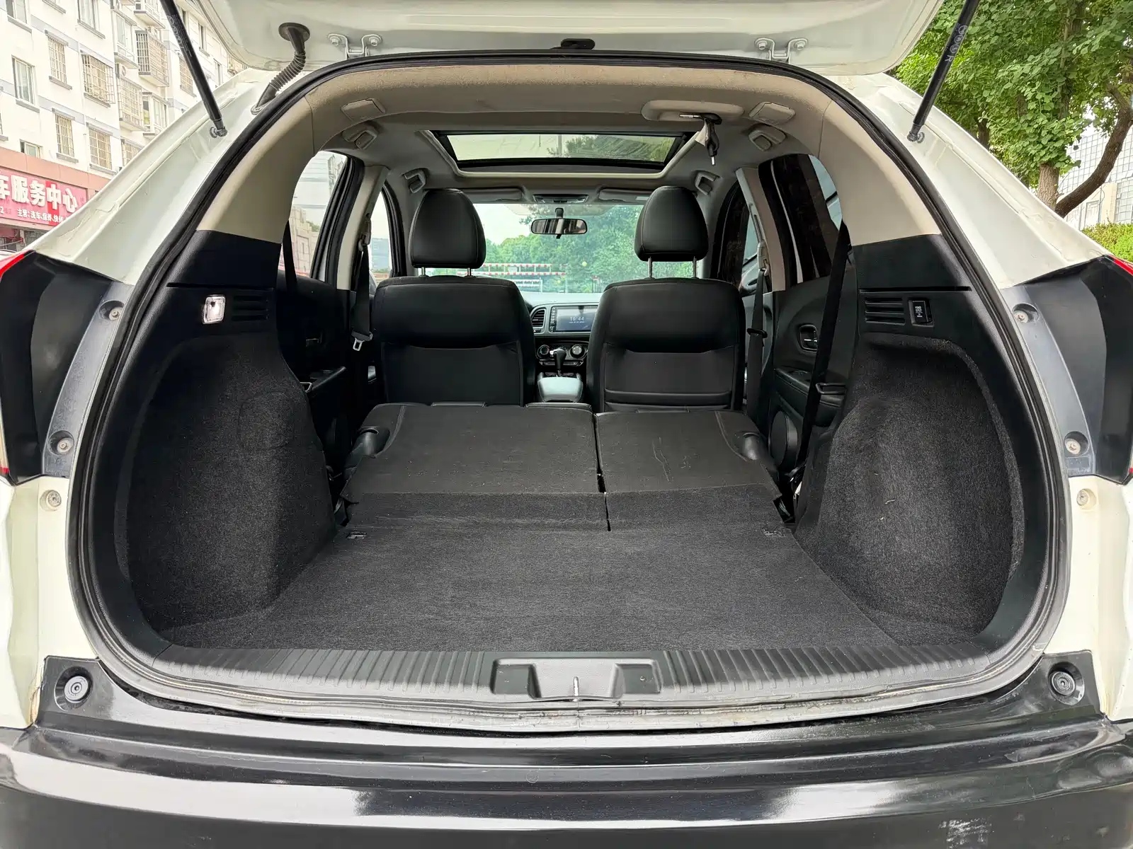 Фото 8 - Honda Vezel