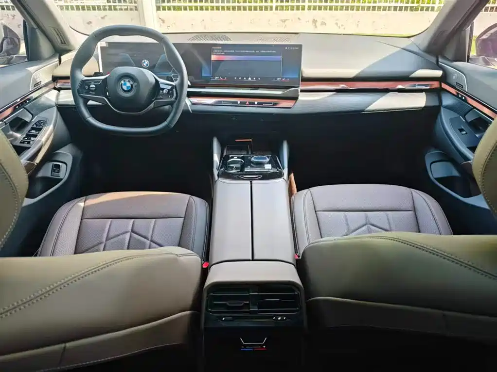 BMW 5 Series 2024 530Li Leading Model Luxury Package фото 10