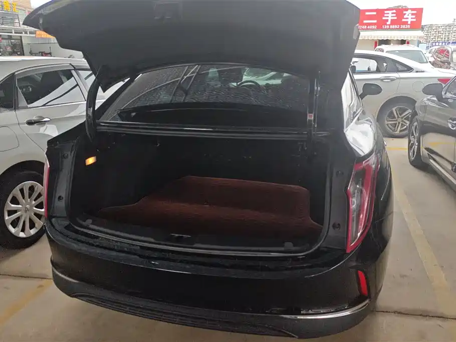 Hongqi E-QM5 2023 Facelift Basic Travel Edition фото 4