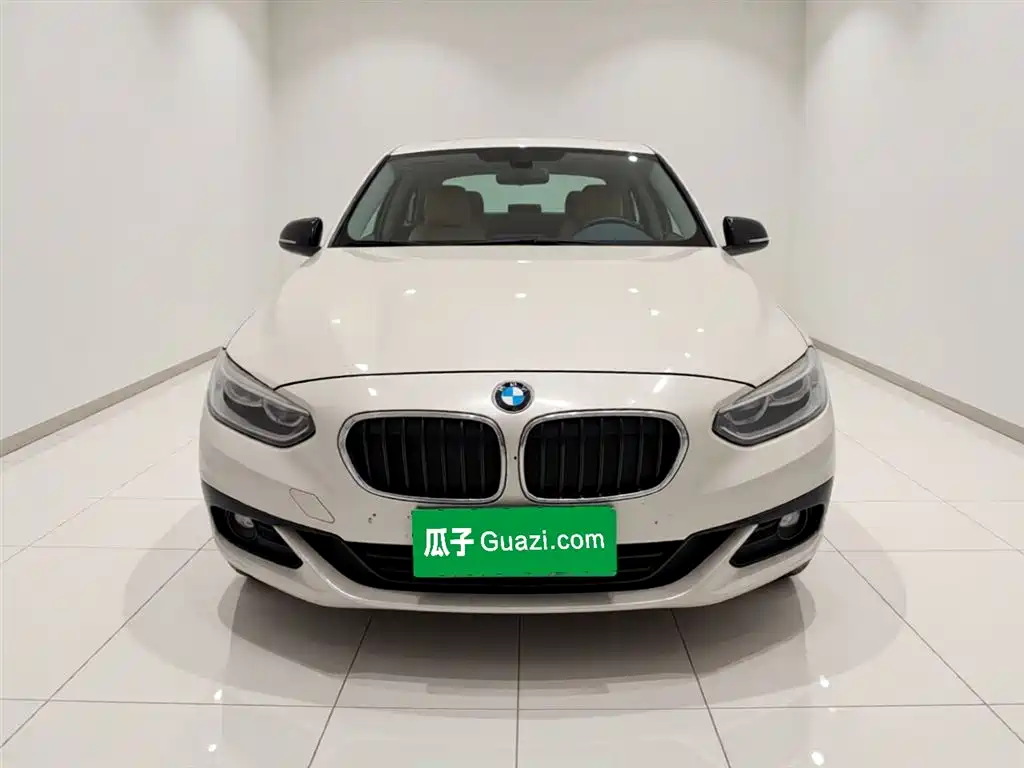 BMW 1 Series 2018 Facelift 118i Sport фото 2