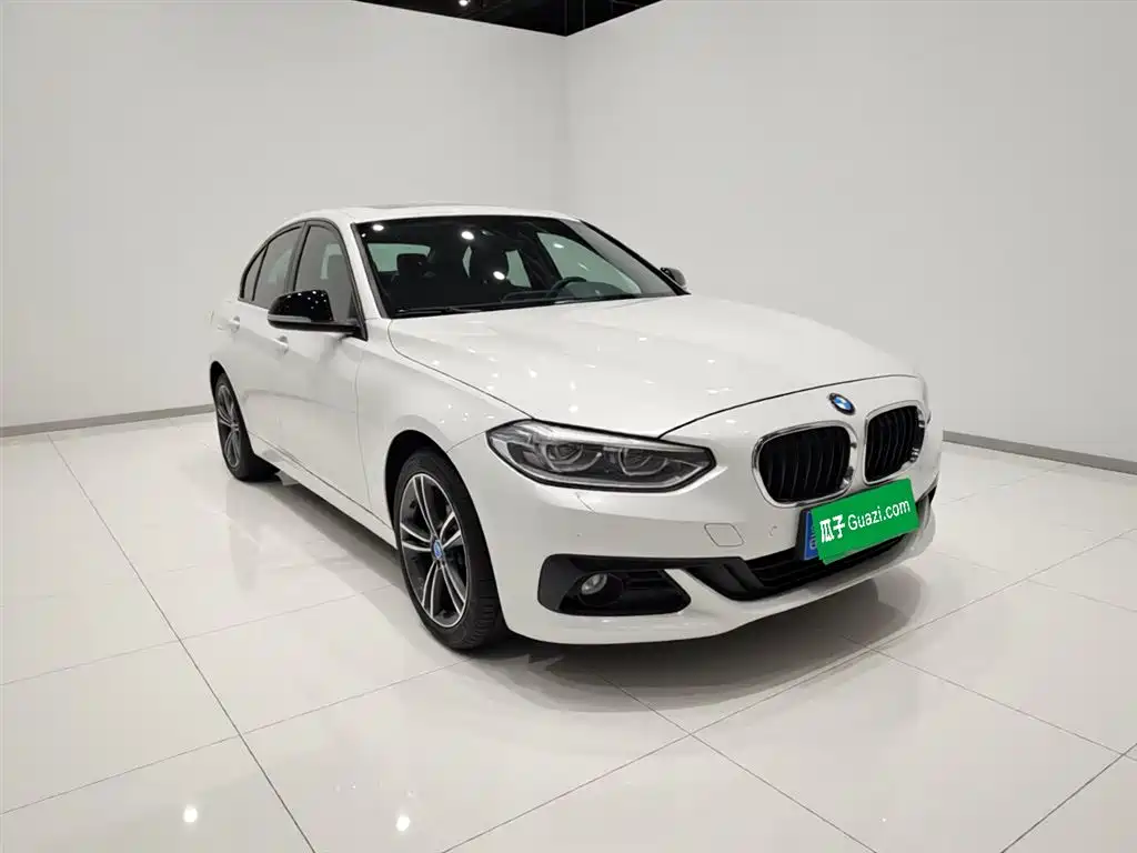 BMW 1 Series 2018 Facelift 118i Sport фото 3