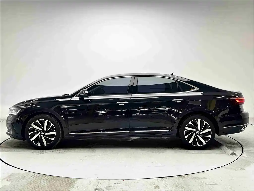 Volkswagen Passat 2023 330TSI Luxury Edition фото 21