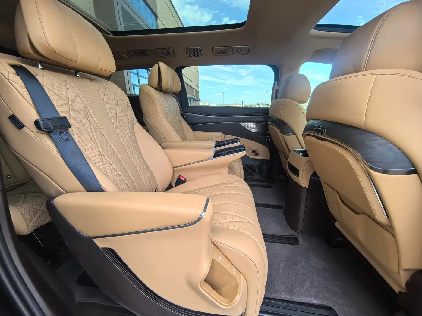 Denza D9 2025 EV Smart Drive Edition 620 Luxury фото 14