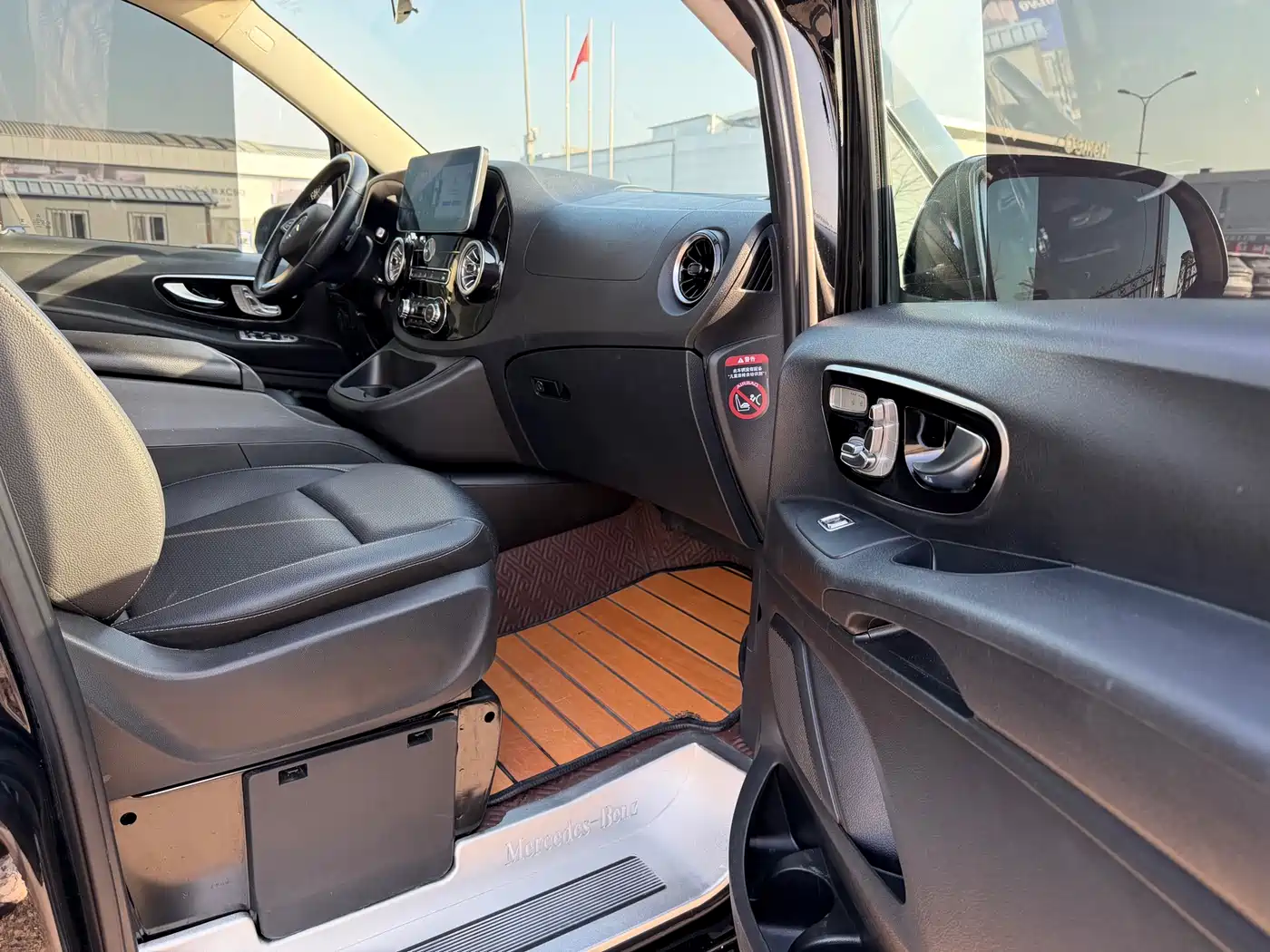 Mercedes-Benz Vito 2023 2.0T Business 7-Seater фото 24