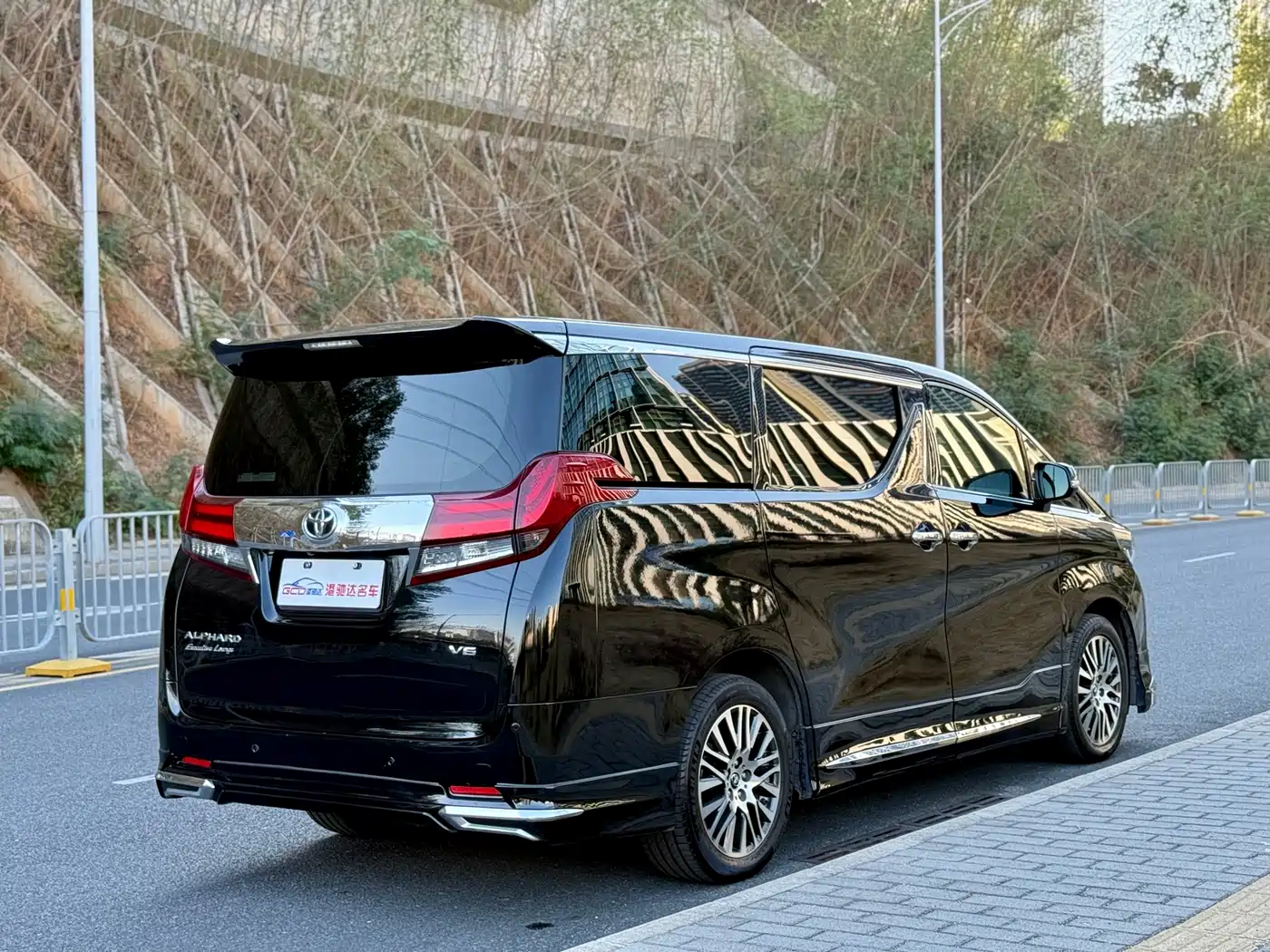 Toyota Alphard 2015 3.5L Luxury Edition фото 4