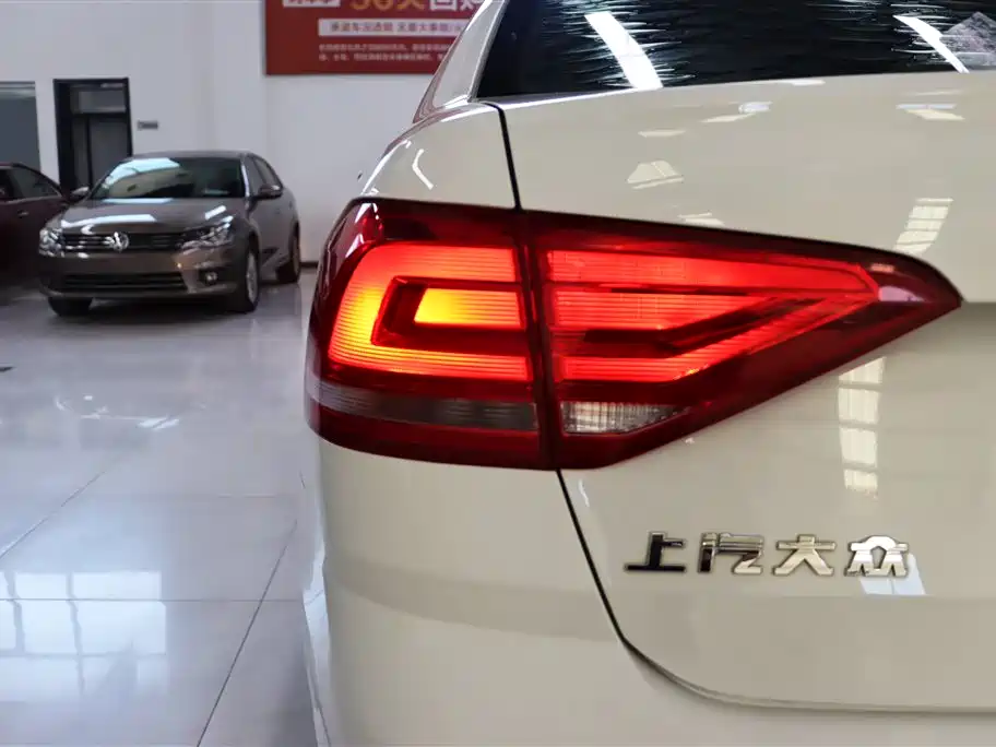 Volkswagen Lavida 2017 1.6L Manual Trend Edition фото 25